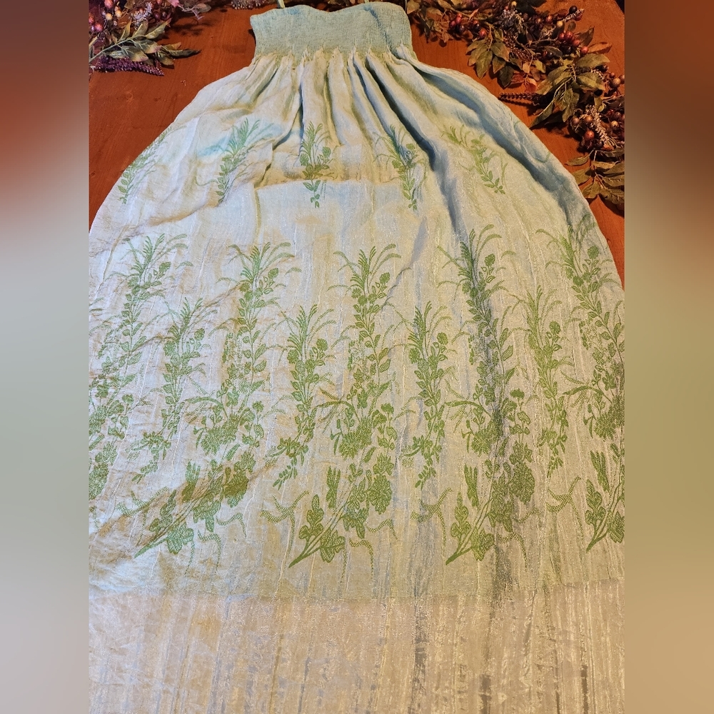 Gorgeous light green maxi dress with removable straps by "Lapis"
